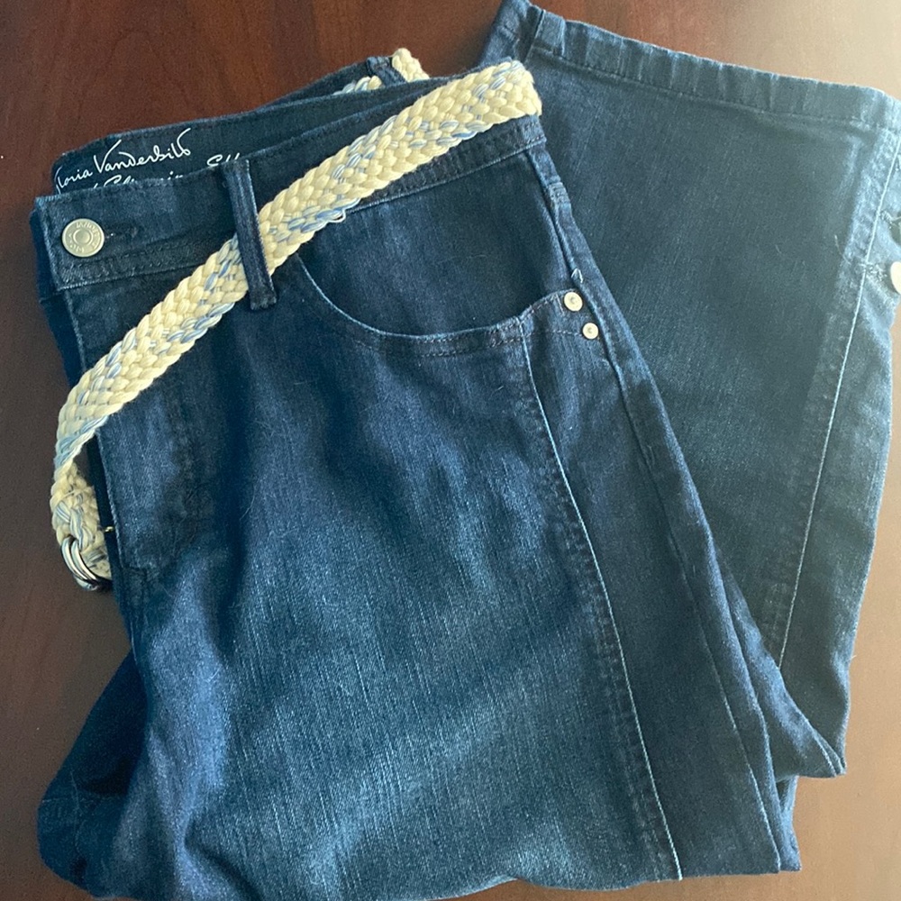 Gloria Vanderbilt size 10 women’s skimmer/crop jeans